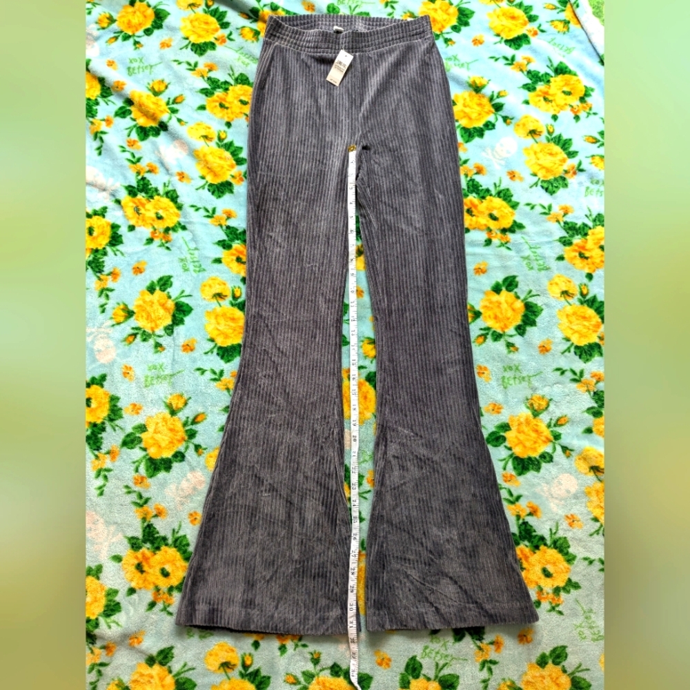 Gray Aerie size Xs Flare velour pants